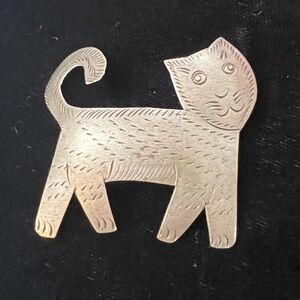 Vintage Etched Cat Brooch Silver Tone Folk Art Kitty Pin